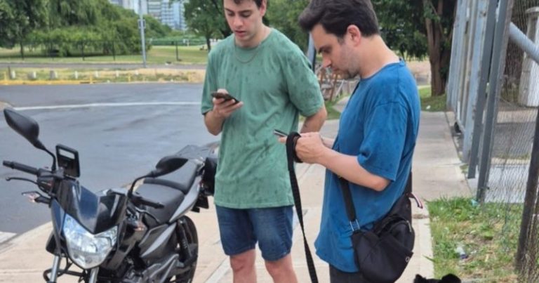 La madre de una víctima de tránsito cuestionó a Ramiro Marra por su foto con el chofer de Uber moto: "Las leyes hay que respetarlas" imagen-3