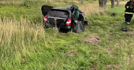 Tragedia en la ruta 11: murieron una mujer y dos de sus hijas al chocar y despistar camino a la Costa Atlántica imagen-22