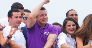 Ecuador vota por su tercer presidente en cuatro años con miedo en las calles y los servicios públicos en crisis imagen-1