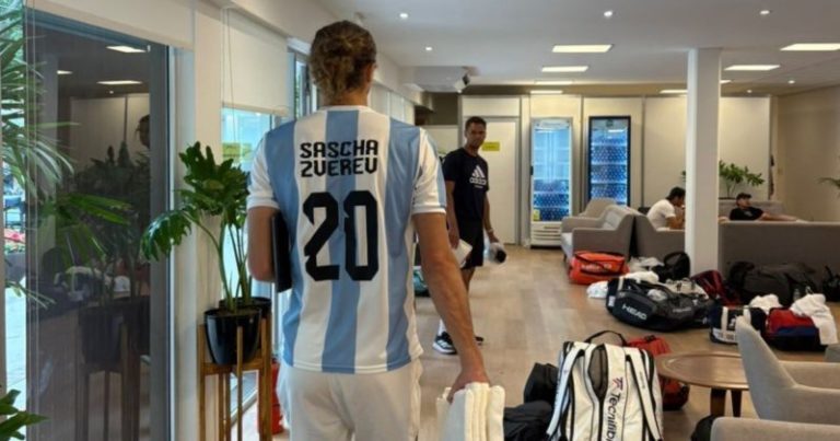 Zverev se puso la camiseta de la Selección Argentina y ya empezó a ganarse a los hinchas imagen-5