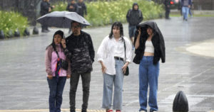 Calor extremo en medio país, alerta amarilla en ocho provincias por lluvias y granizo y una semana negra para la Ciudad imagen-1