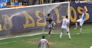 Otra polémica en el Ascenso: un expulsado, un gol polémico y un penal no cobrado imagen-4