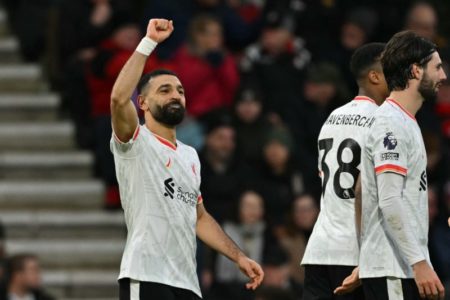 Liverpool sigue su andar imbatible en la Premier League: con dos goles de Salah venció a Bournemouth y amplía su ventaja en la punta imagen-10