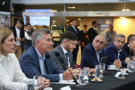 Gesto: Macri se mostró con entidades del agro y sugirió que se haga un pedido al Gobierno por la infraestructura imagen-12