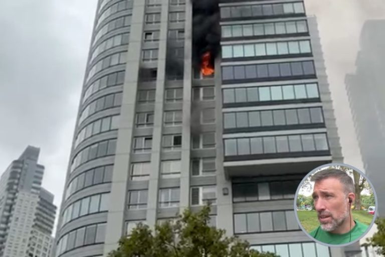 El inesperado vecino famoso que fue evacuado del edificio en llamas de Puerto Madero: “Bajé con mi hijo y el perro” imagen-5