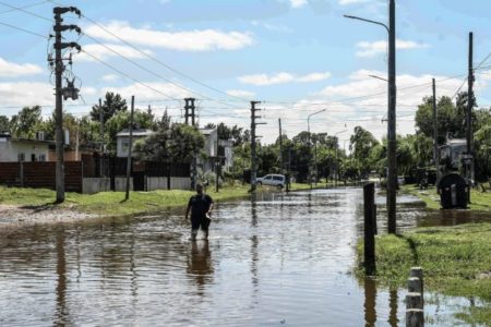 Alerta por crecida en el Río de la Plata: estiman que el agua superará los dos metros de alto y hay riesgo de inundación imagen-14