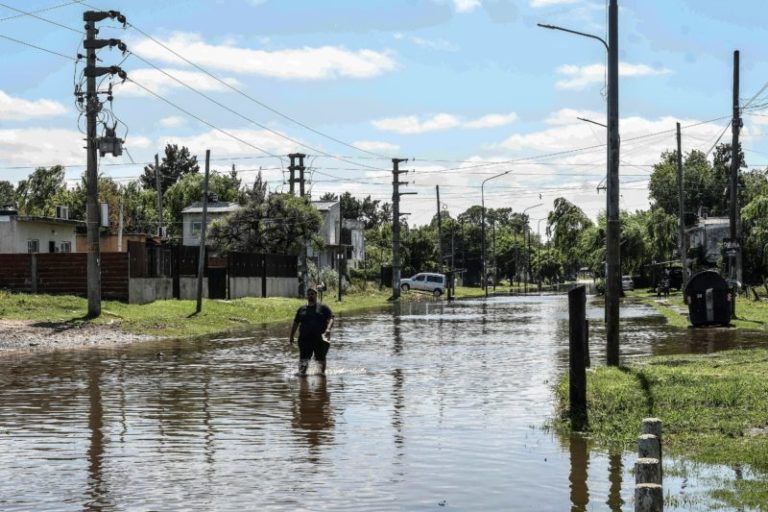 Alerta por crecida en el Río de la Plata: estiman que el agua superará los dos metros de alto y hay riesgo de inundación imagen-5