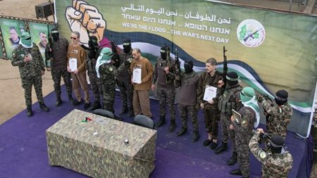 Tregua con Israel: Hamas libera a otros tres rehenes secuestrados desde el inicio de la guerra imagen-5