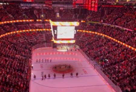 Tras la orden de aranceles de Trump, abuchearon el himno estadounidense en un partido de hockey en Canadá imagen-10