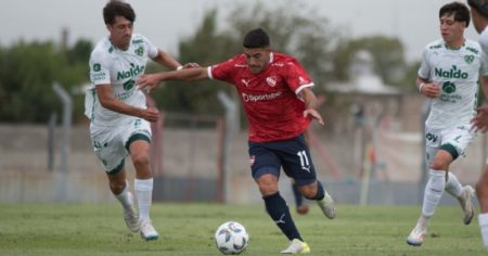 El extremo que volvió a jugar en Independiente y sumó minutos en la Reserva imagen-7