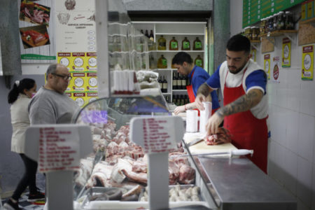 El asado, cuatro veces más caro de lo que prometió Milei imagen-6