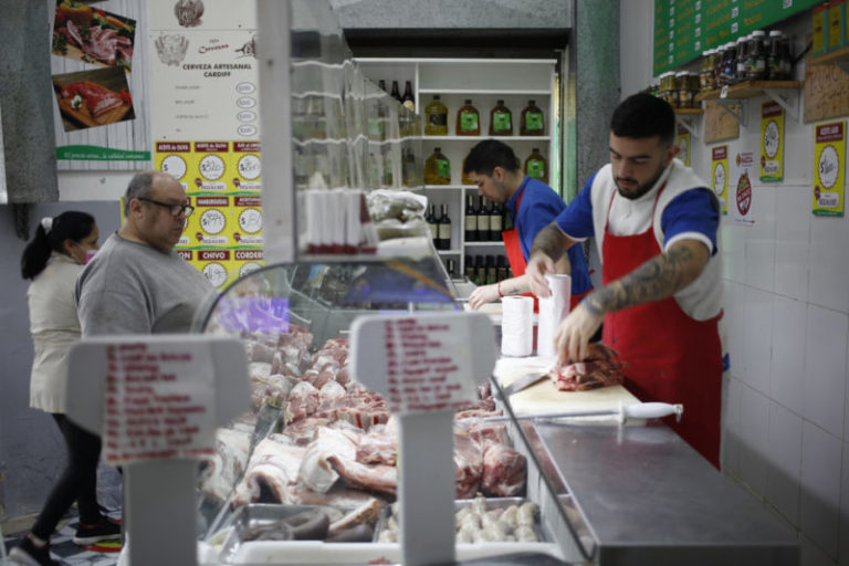 El asado, cuatro veces más caro de lo que prometió Milei imagen-5