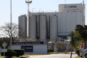 Nestlé frena su planta en la ciudad donde Milei ganó con el 68% de los votos imagen-4