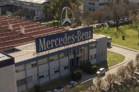 Mercedes-Benz se las toma y hay incertidumbre entre los empleados de la planta de La Matanza imagen-7