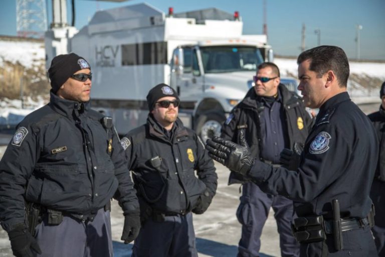 Tiene 72 años y quiso pasar a México, pero la CBP inspeccionó su vehículo y descubrieron lo peor imagen-5