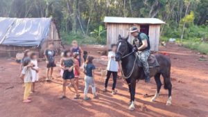 Cacique Guaraní obsequió un caballo a la policía a cambio de patrullajes imagen-1