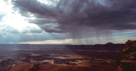 Logro histórico: cómo lograron hacer llover en el desierto y qué tecnología lo hizo posible imagen-13