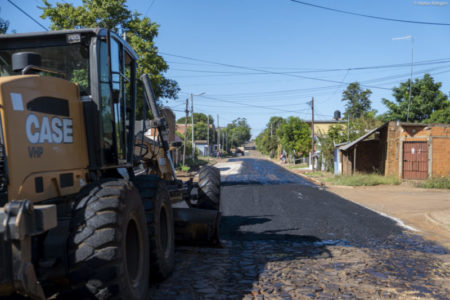 Pavimento urbano: Vialidad provincial suma cuadras asfaltadas en Garupá imagen-8