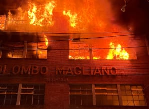 Alerta en Avellaneda por un feroz incendio en un galpón imagen-10