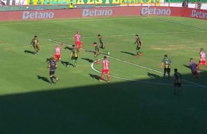 Barracas Central le ganó a Aldosivi 3-1: de la polémica por un posible offside a un golazo de Candia a la altura de la Premier League imagen-2