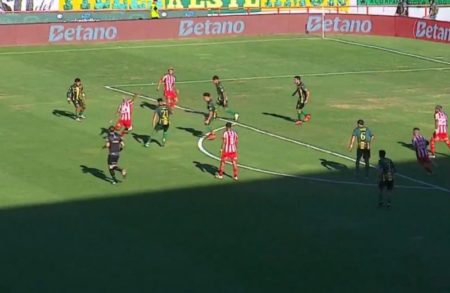 Barracas Central le ganó a Aldosivi 3-1: de la polémica por un posible offside a un golazo de Candia a la altura de la Premier League imagen-8