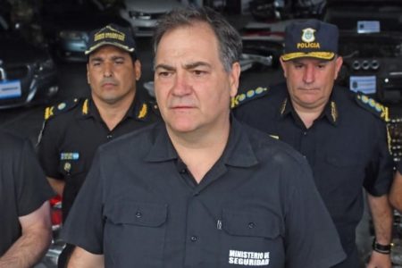 El ministro de Seguridad de Kicillof le respondió a Milei y dijo que hay identificados por el crimen en Florencio Varela imagen-8