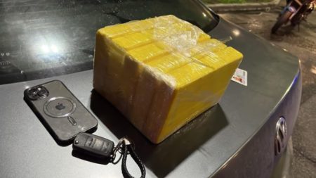 Belgrano: tras una persecución policial, un conductor chocó y le encontraron 5 kilos de cocaína en el auto imagen-10