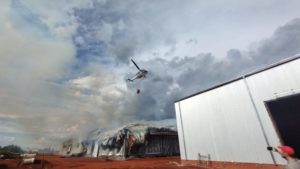 Misiones aportó recurso humano y equipamiento para combatir el incendio de un depósito yerbatero en Liebig imagen-2