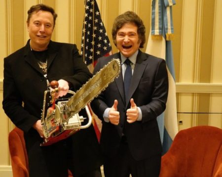 Javier Milei se reunió con Elon Musk y le regaló una motosierra imagen-9