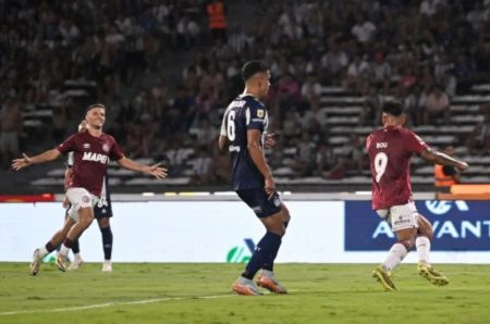 Lanús piso fuerte en Córdoba y venció a Talleres, que volvió a recibir un duro golpe imagen-13