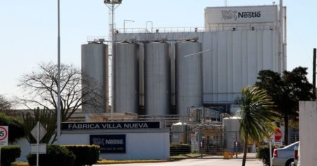 Nestlé para por un mes su planta en Córdoba por la caída del consumo y las exportaciones imagen-10