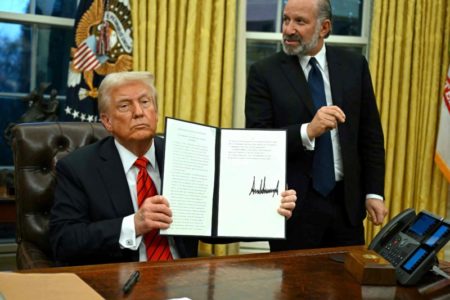 Donald Trump firmó los decretos que imponen aranceles al acero y al aluminio para todos los países imagen-10