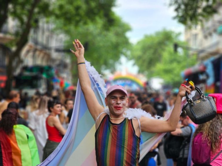 Marcha del Orgullo Antifascista y Antirracista en el Congreso, en vivo imagen-5