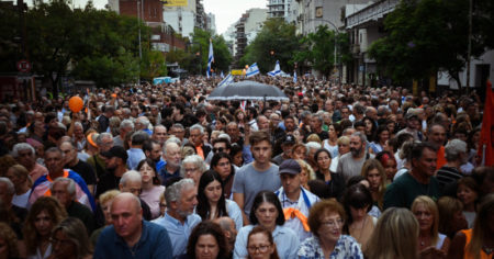 Dolor y duras críticas de la AMIA en el acto por la familia Bibas y para exigir la liberación de los rehenes de Hamas imagen-8