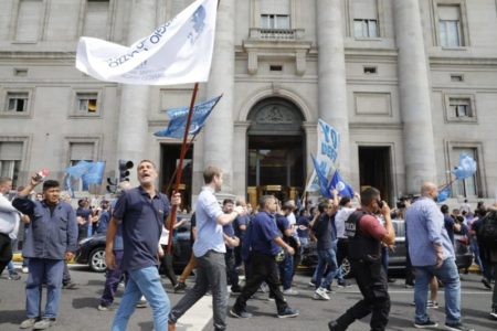 Dura réplica de La Bancaria a Milei por la transformación del Banco Nación en sociedad anónima imagen-11