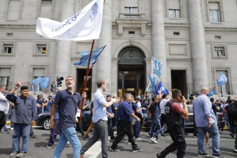 Dura réplica de La Bancaria a Milei por la transformación del Banco Nación en sociedad anónima imagen-5