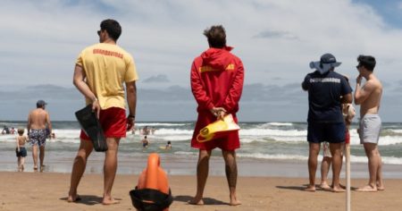 "Le tomaba el pelo y tiraba besitos": revelaron detalles del ataque de un turista argentino contra un guardavidas en Punta del Este imagen-14