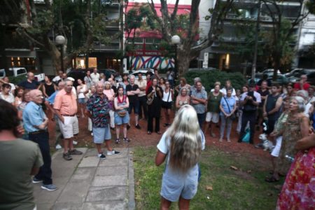 “Parece un jardín botánico”. Abrazo de vecinos para protestar por la renovación de una plaza histórica de la zona norte imagen-22