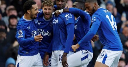 Everton hace historia en la Premier League: el gol a los 10 segundos de Doucouré tras sacar del medio y con una jugada preparada que sorprendió al Leicester imagen-18