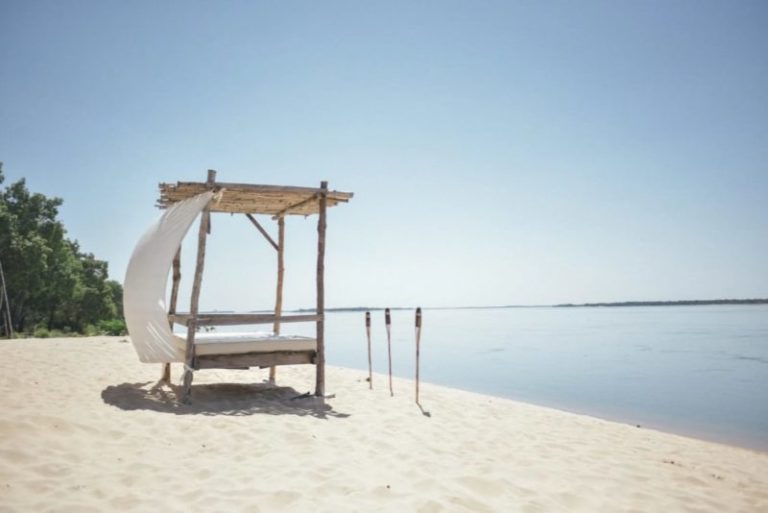 Dos primos heredaron un terreno y crearon un destino con playa privada en un lugar impensado de la Argentina imagen-5