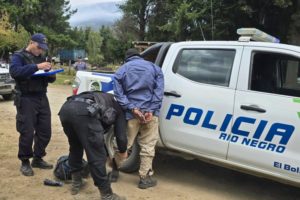 Disturbios frente a la comisaría: tres detenidos por los incendios que causaron estragos en la zona de El Bolsón imagen-2