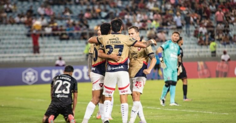 El Cerro Porteño "argentino" de Diego Martínez goleó y se ilusiona con la Libertadores imagen-4