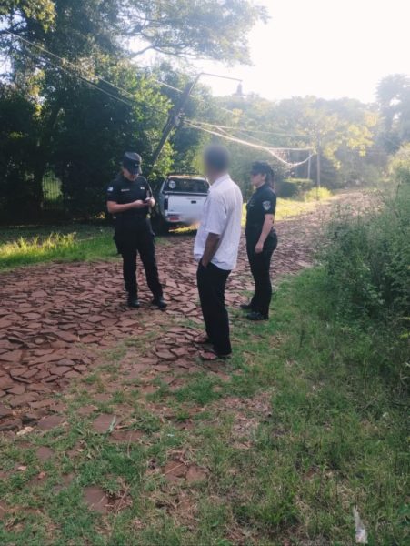 Automovilista alcoholizado chocó un poste de luz y resultó ileso imagen-16