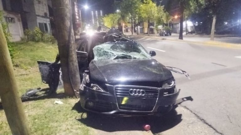 Madrugada trágica: un joven falleció tras chocar contra un poste en Posadas imagen-5