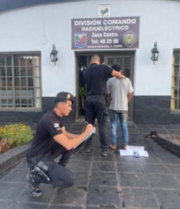 Delincuente fue arrestado por robar un celular en Villa Günther imagen-1