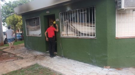 Policías rescataron a una mujer de un incendio e investigan intento de homicidio imagen-7