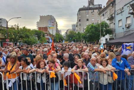 Una multitud marchó por la familia Bibas y para exigir la liberación de los secuestrados en Gaza imagen-5