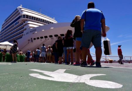 Crucero que salió de Uruguay rumbo a Camboriú pidió ayuda a la Armada por la desaparición de un camarero imagen-9