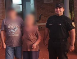 Policías ayudaron a una abuela que fue hallada desorientada en Tres Capones: fue llevada con su familia imagen-2