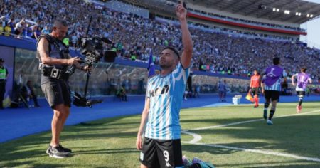 El Racing de Costas quiere seguir haciendo historia: con Maravilla y Vietto enfrenta a Botafogo por la Recopa Sudamericana imagen-11